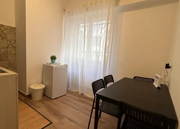 Interno 2 Alle Mura Roma
